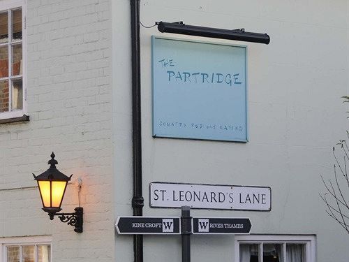 The Partridge Inn Wine Bar & Restaurant Wallingford Bagian luar foto